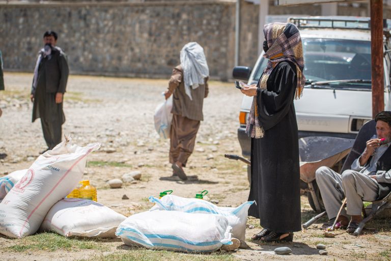 Afghan-Woman-Distribution-768×512